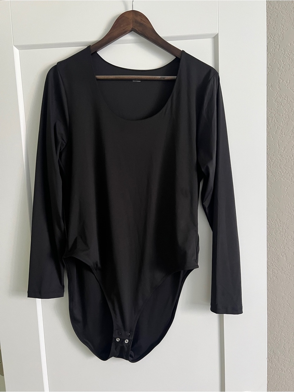 Old Navy Black Long-Sleeve Scoop Neck Bodysuit